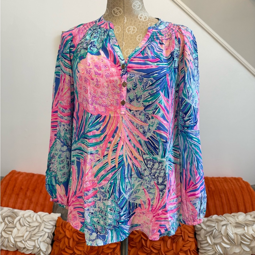 ❣️🆕Lilly Pulitzer Blue Pink Pineapple 100% Silk Elsa Blouse❣️ - Picture 2 of 8